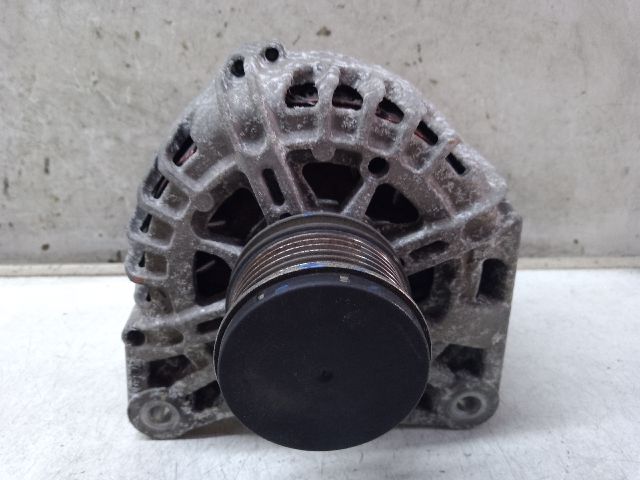 bontott DACIA DUSTER Generátor