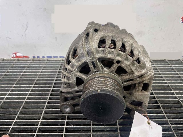 bontott DACIA DUSTER Generátor