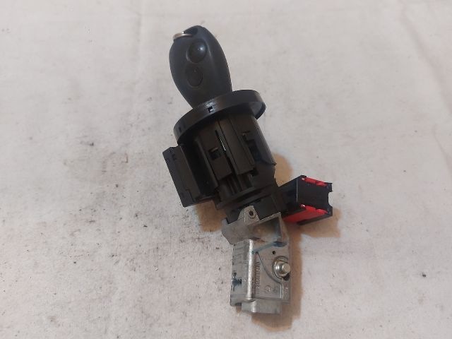 bontott DACIA DUSTER Gyújtáskapcsoló Házzal