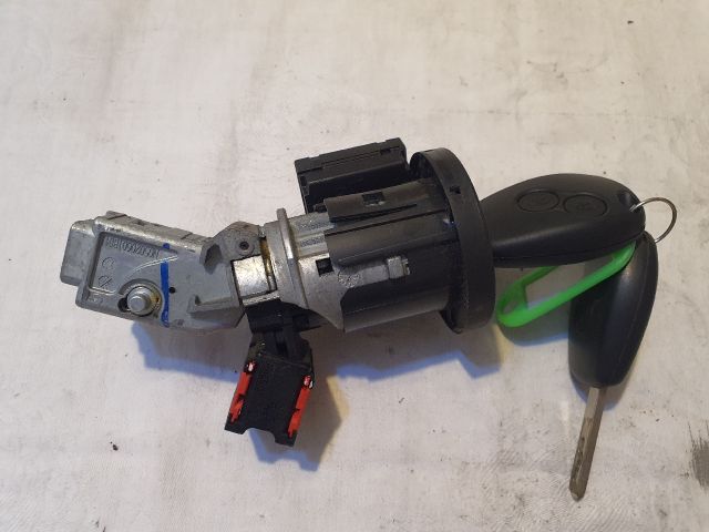 bontott DACIA DUSTER Gyújtáskapcsoló Házzal