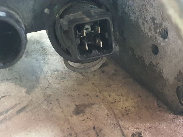 bontott DACIA DUSTER Hengerfej