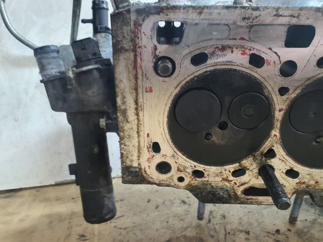 bontott DACIA DUSTER Hengerfej