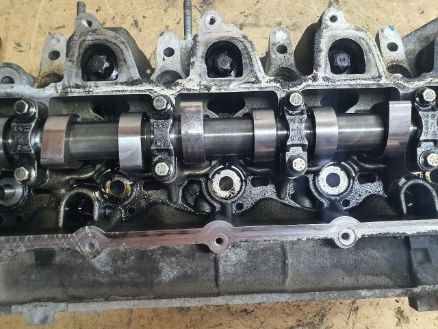 bontott DACIA DUSTER Hengerfej