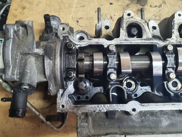 bontott DACIA DUSTER Hengerfej