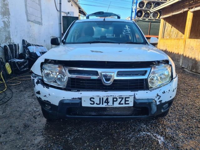 bontott DACIA DUSTER Homlokfal (Üres lemez)