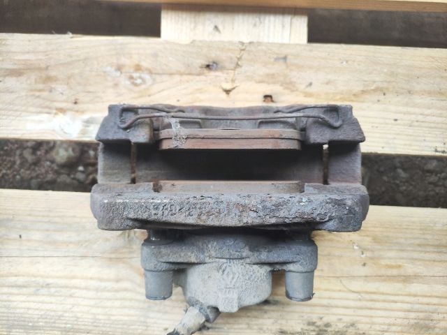 bontott DACIA DUSTER Jobb első Féknyereg Munkahengerrel