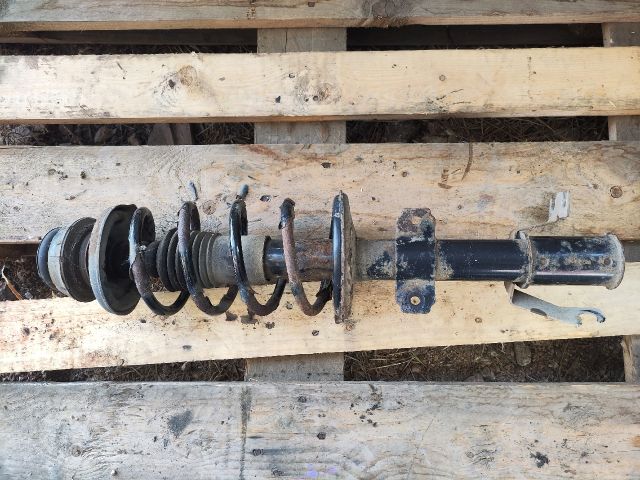 bontott DACIA DUSTER Jobb első Gólyaláb (Lengécsillapító, Rugó)