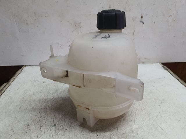 bontott DACIA DUSTER Kiegyenlítő Tartály