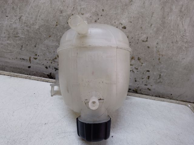 bontott DACIA DUSTER Kiegyenlítő Tartály