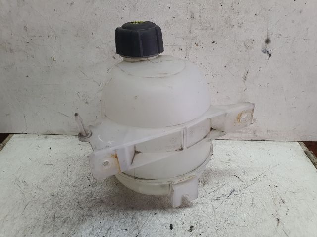 bontott DACIA DUSTER Kiegyenlítő Tartály