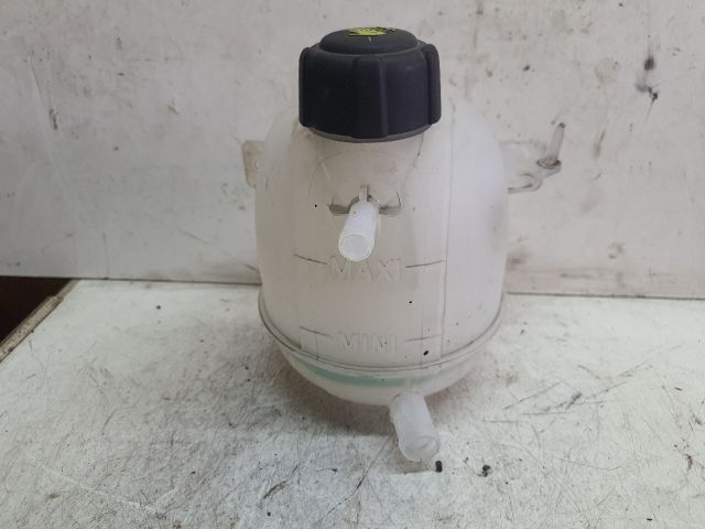 bontott DACIA DUSTER Kiegyenlítő Tartály