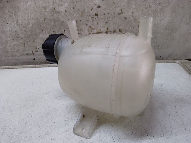 bontott DACIA DUSTER Kiegyenlítő Tartály