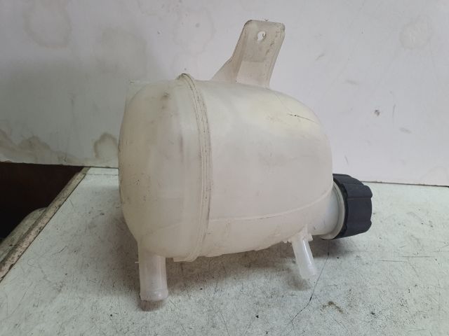 bontott DACIA DUSTER Kiegyenlítő Tartály