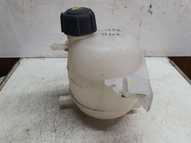 bontott DACIA DUSTER Kiegyenlítő Tartály