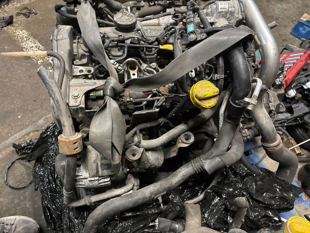 bontott DACIA DUSTER Motor (Fűzött blokk hengerfejjel)