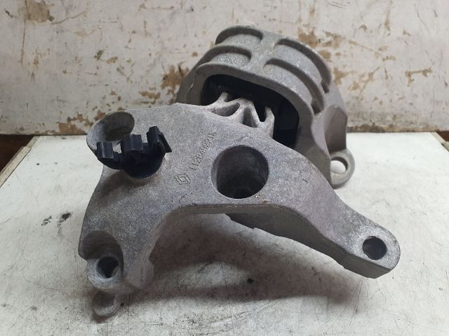 bontott DACIA DUSTER Motor Tartó Bak (Fém)