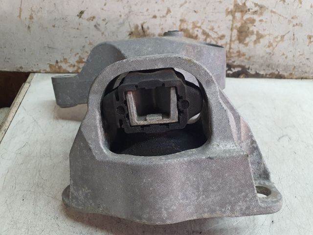 bontott DACIA DUSTER Motor Tartó Bak (Fém)