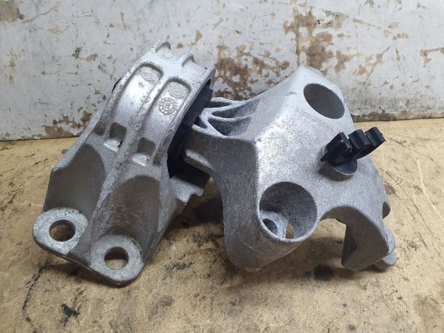 bontott DACIA DUSTER Motor Tartó Bak (Fém)