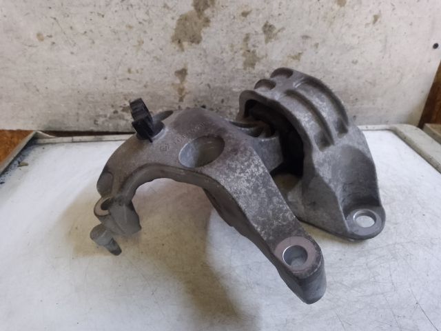 bontott DACIA DUSTER Motor Tartó Bak (Fém)