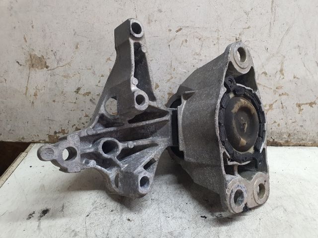 bontott DACIA DUSTER Motor Tartó Bak (Fém)