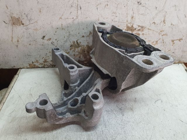 bontott DACIA DUSTER Motor Tartó Bak (Fém)