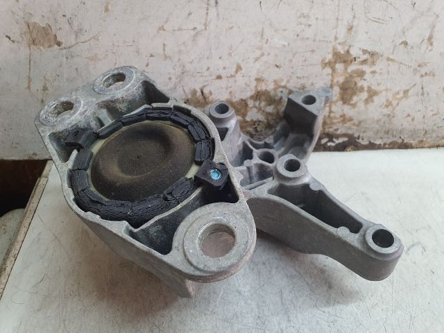 bontott DACIA DUSTER Motor Tartó Bak (Fém)