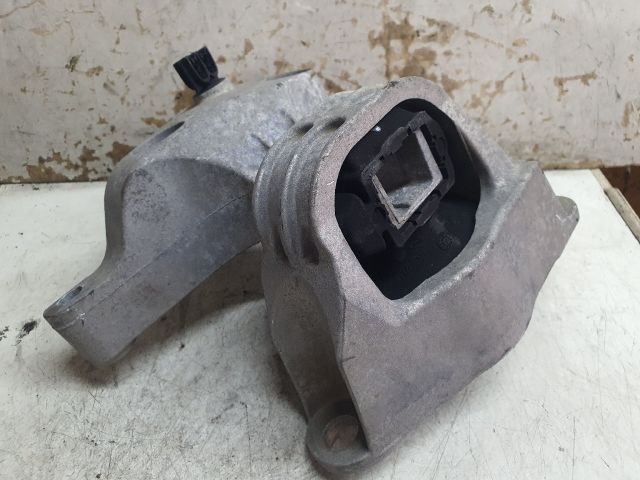 bontott DACIA DUSTER Motor Tartó Bak (Fém)