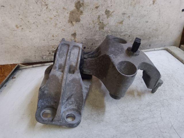 bontott DACIA DUSTER Motor Tartó Bak (Fém)