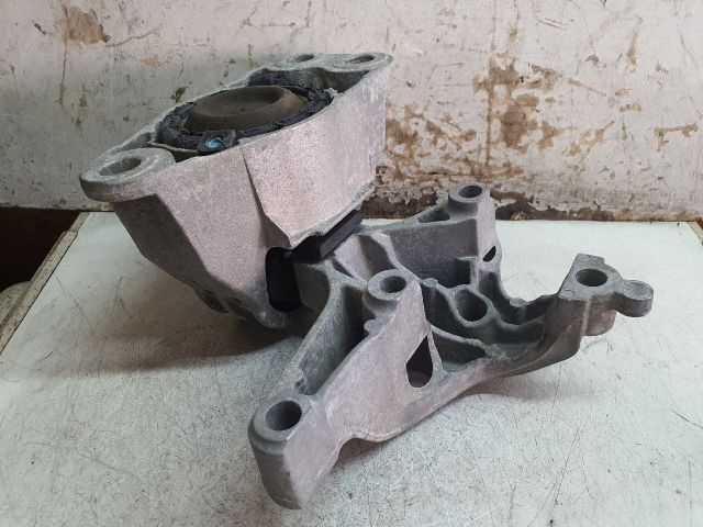 bontott DACIA DUSTER Motor Tartó Bak (Fém)