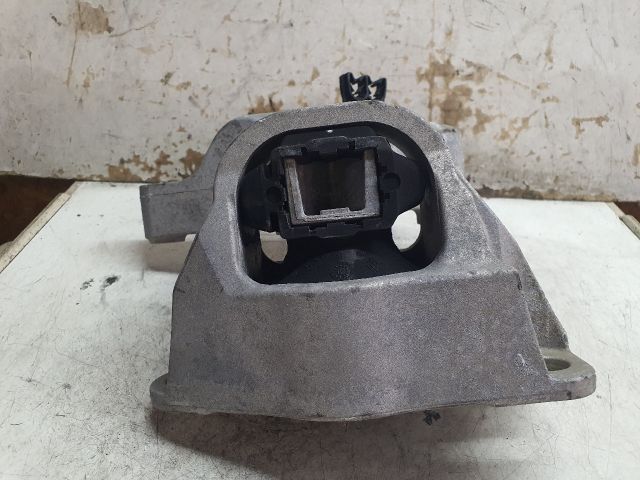 bontott DACIA DUSTER Motor Tartó Bak (Fém)