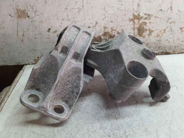 bontott DACIA DUSTER Motor Tartó Bak (Fém)