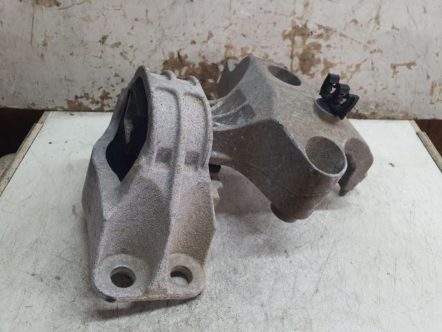 bontott DACIA DUSTER Motor Tartó Bak (Fém)