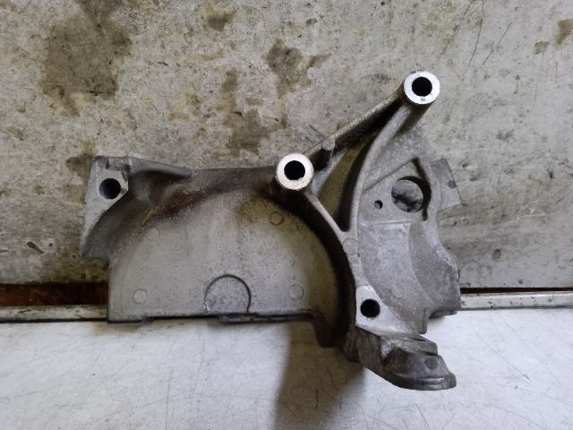 bontott DACIA DUSTER Motor Tartó Bak (Fém)