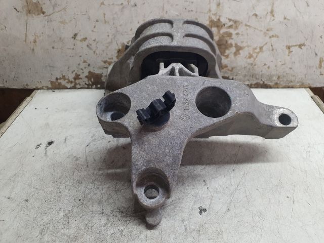 bontott DACIA DUSTER Motor Tartó Bak (Fém)