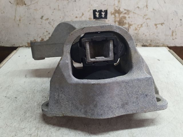 bontott DACIA DUSTER Motor Tartó Bak (Fém)