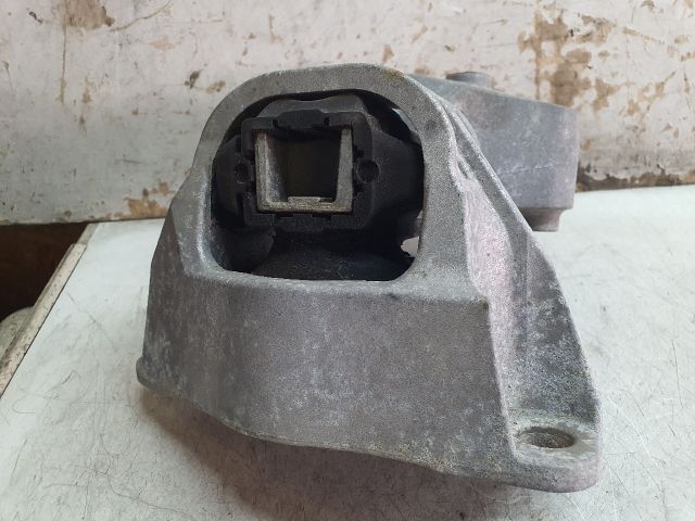 bontott DACIA DUSTER Motor Tartó Bak (Fém)