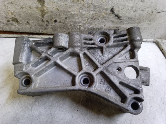 bontott DACIA DUSTER Motor Tartó Bak (Fém)