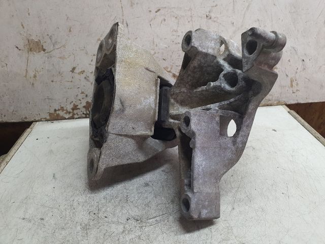 bontott DACIA DUSTER Motor Tartó Bak (Fém)