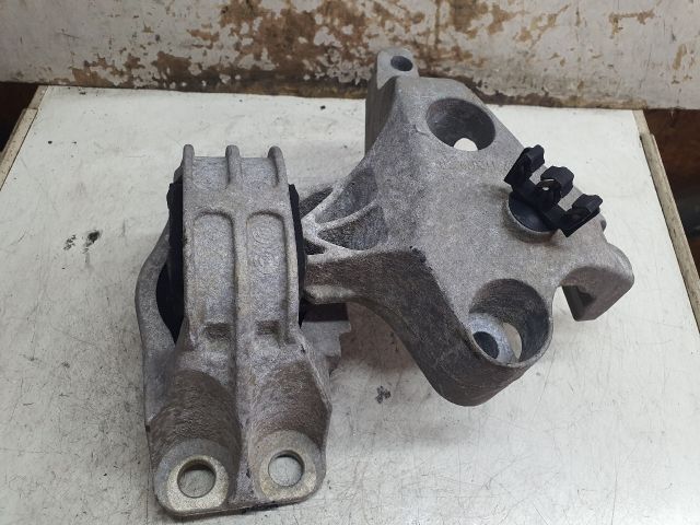 bontott DACIA DUSTER Motor Tartó Bak (Fém)