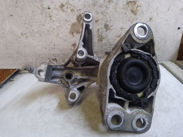 bontott DACIA DUSTER Motor Tartó Bak (Fém)