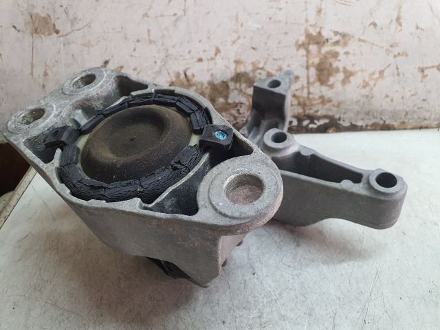 bontott DACIA DUSTER Motor Tartó Bak (Fém)