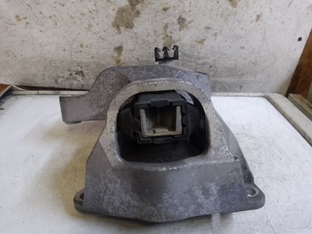 bontott DACIA DUSTER Motor Tartó Bak (Fém)