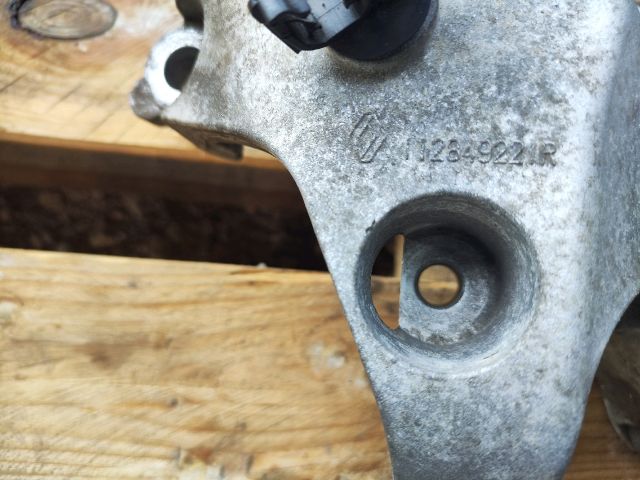 bontott DACIA DUSTER Motor Tartó Bak (Fém)