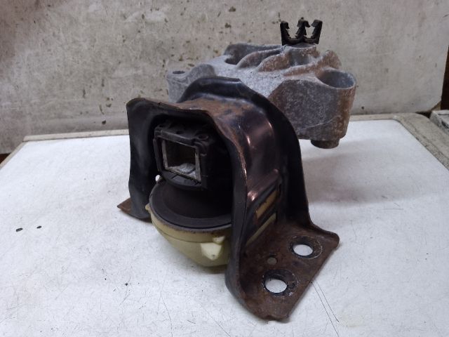 bontott DACIA DUSTER Motor Tartó Bak Jobb