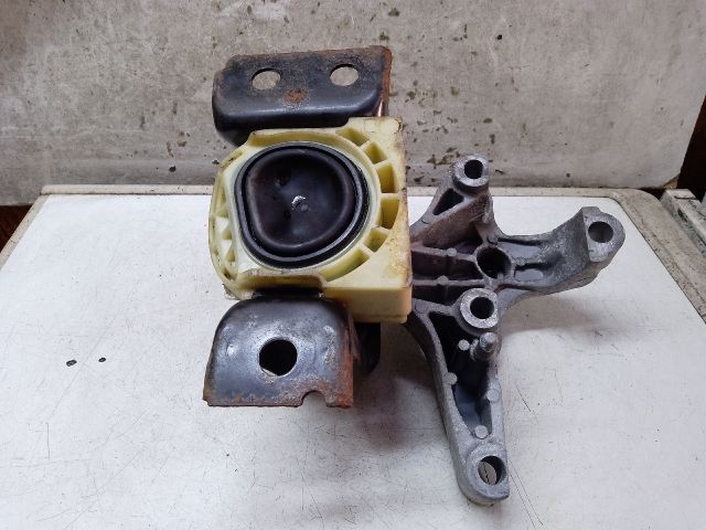 bontott DACIA DUSTER Motor Tartó Bak Jobb