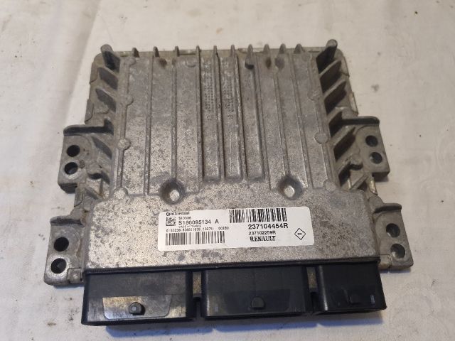 bontott DACIA DUSTER Motorvezérlő