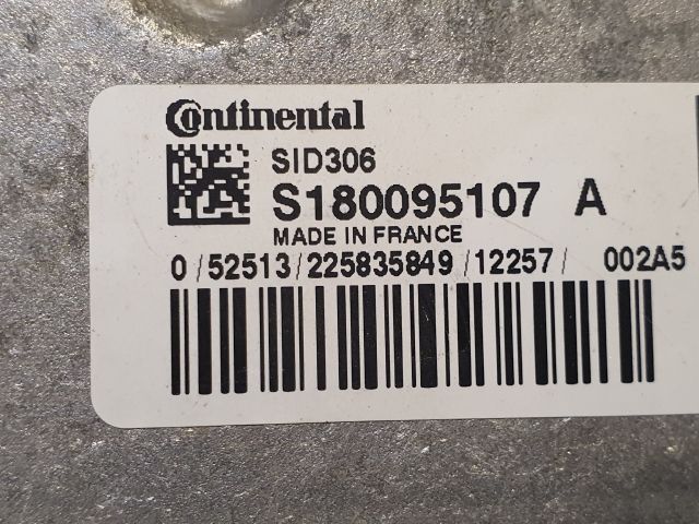 bontott DACIA DUSTER Motorvezérlő