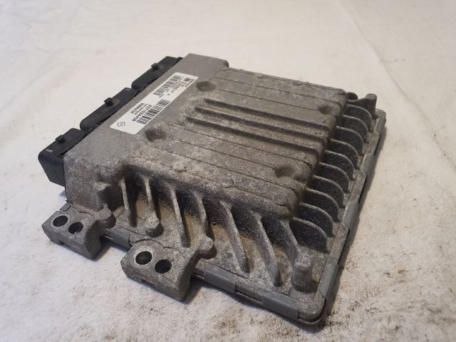 bontott DACIA DUSTER Motorvezérlő