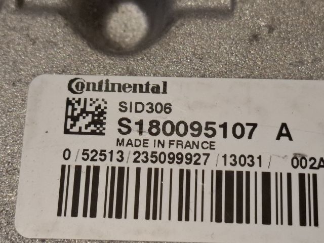 bontott DACIA DUSTER Motorvezérlő