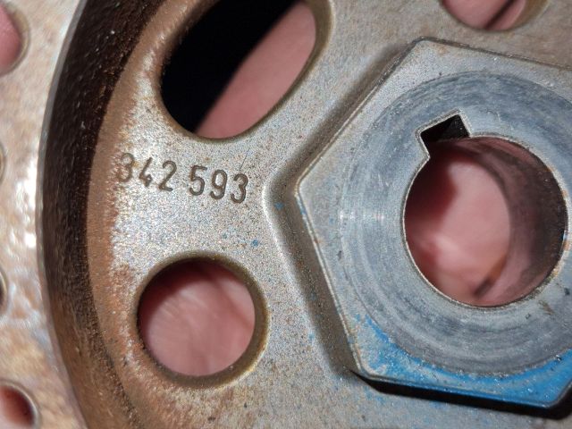 bontott DACIA DUSTER Nagynyomású Szivattyú Bordáskerék / Lánckerék